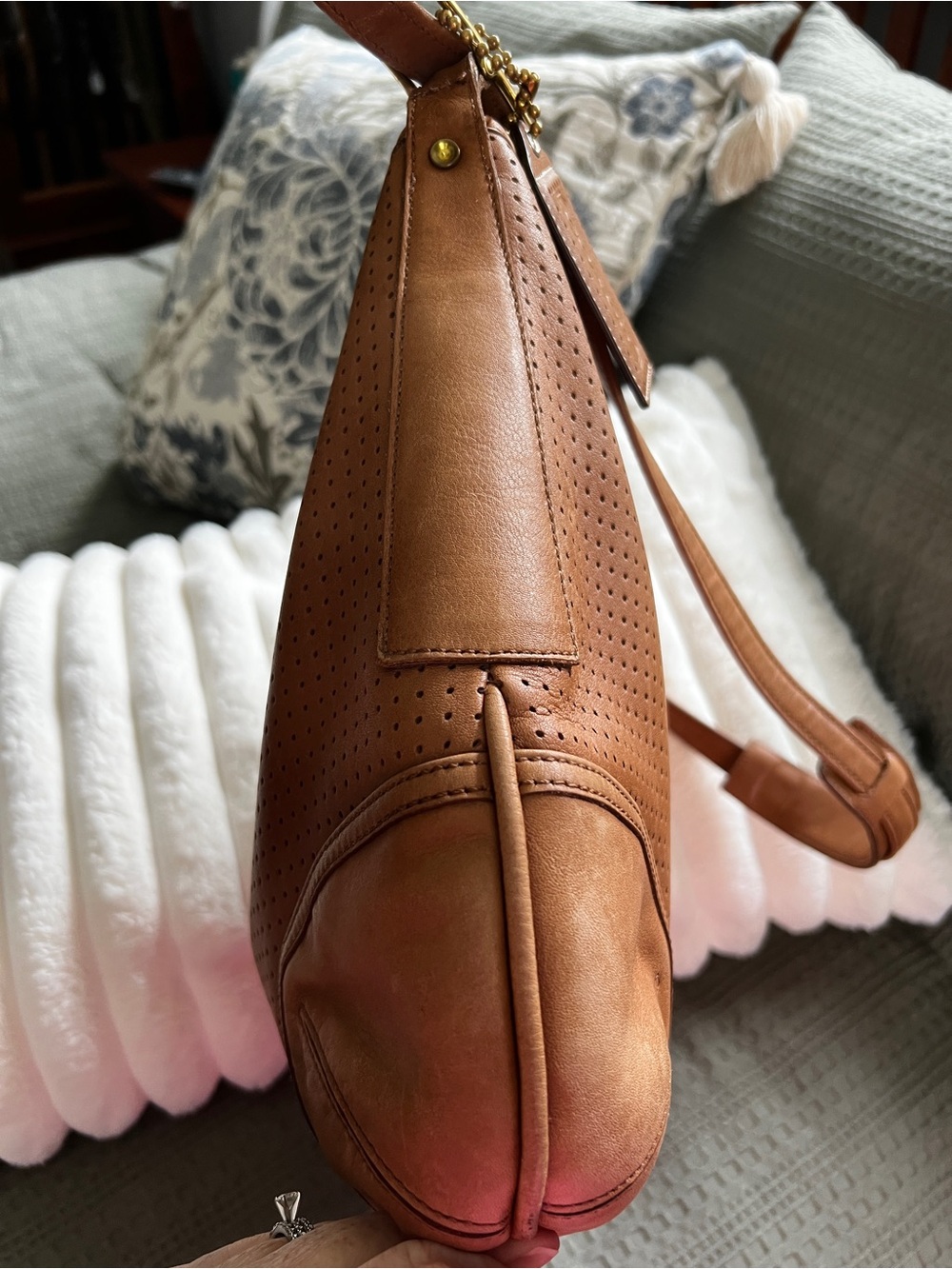 Vintage Coach 9218 Legacy Perforated Hobo in British Tan/Camel - Picture 10 of 15